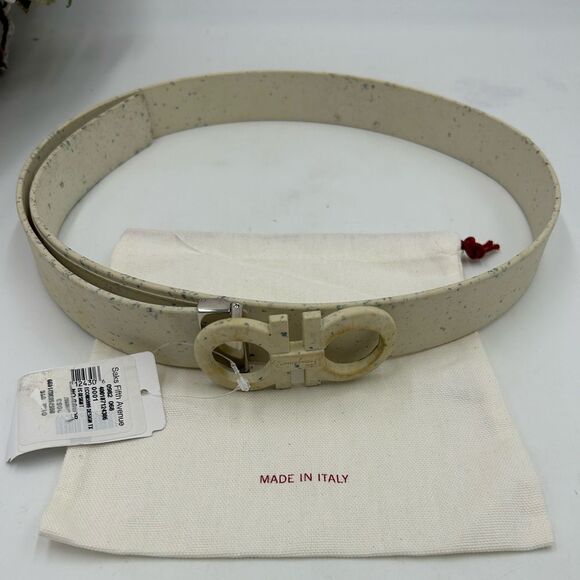 Men Salvatore, Ferragamo Gancini rubber belt size 44 can be made smaller